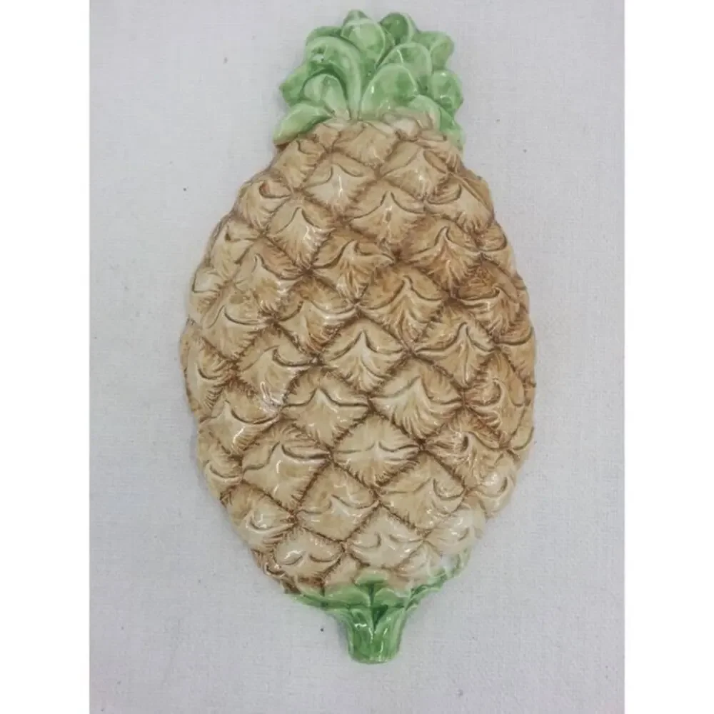 Vintage Ceramic Porcelain Pineapple wall hanging 10 x 6